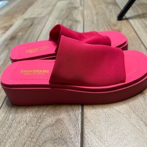 Cushionaire Pía Pink Platform Slide Sandals with Memory Foam size 8.5